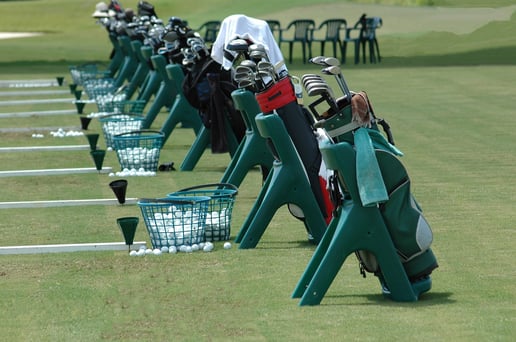 golf-bags-lined-up -1